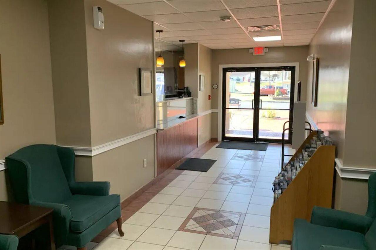 Econo Lodge Inn & Suites Denver Exterior photo
