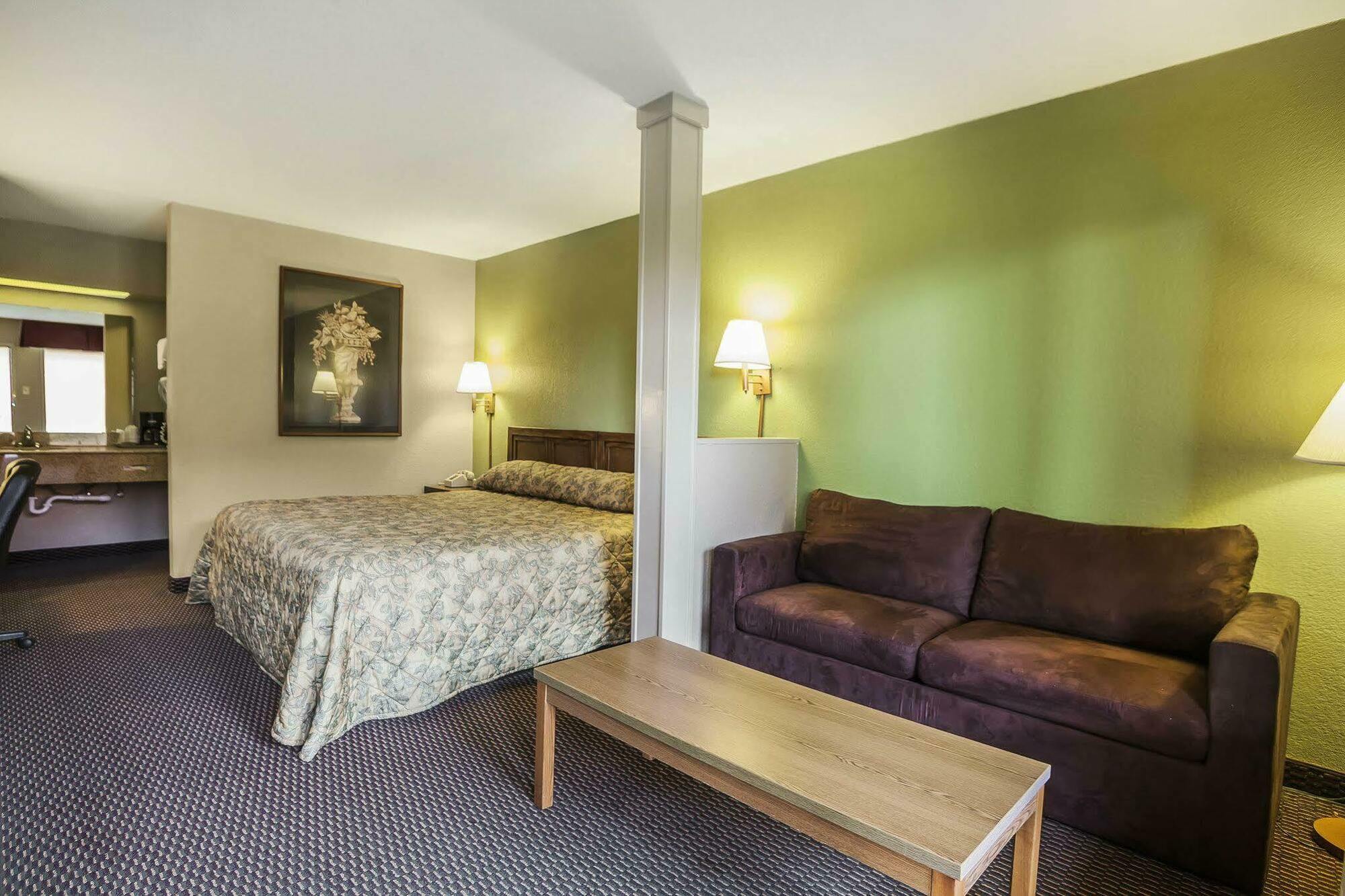Econo Lodge Inn & Suites Denver Exterior photo